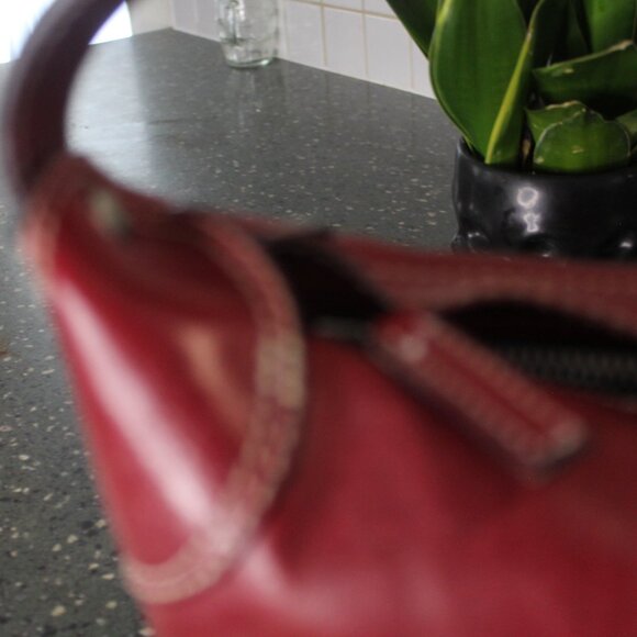 Latico New Jersey USA Red Leather Shoulder or Tote Footed Silver Hardware - Picture 5 of 14